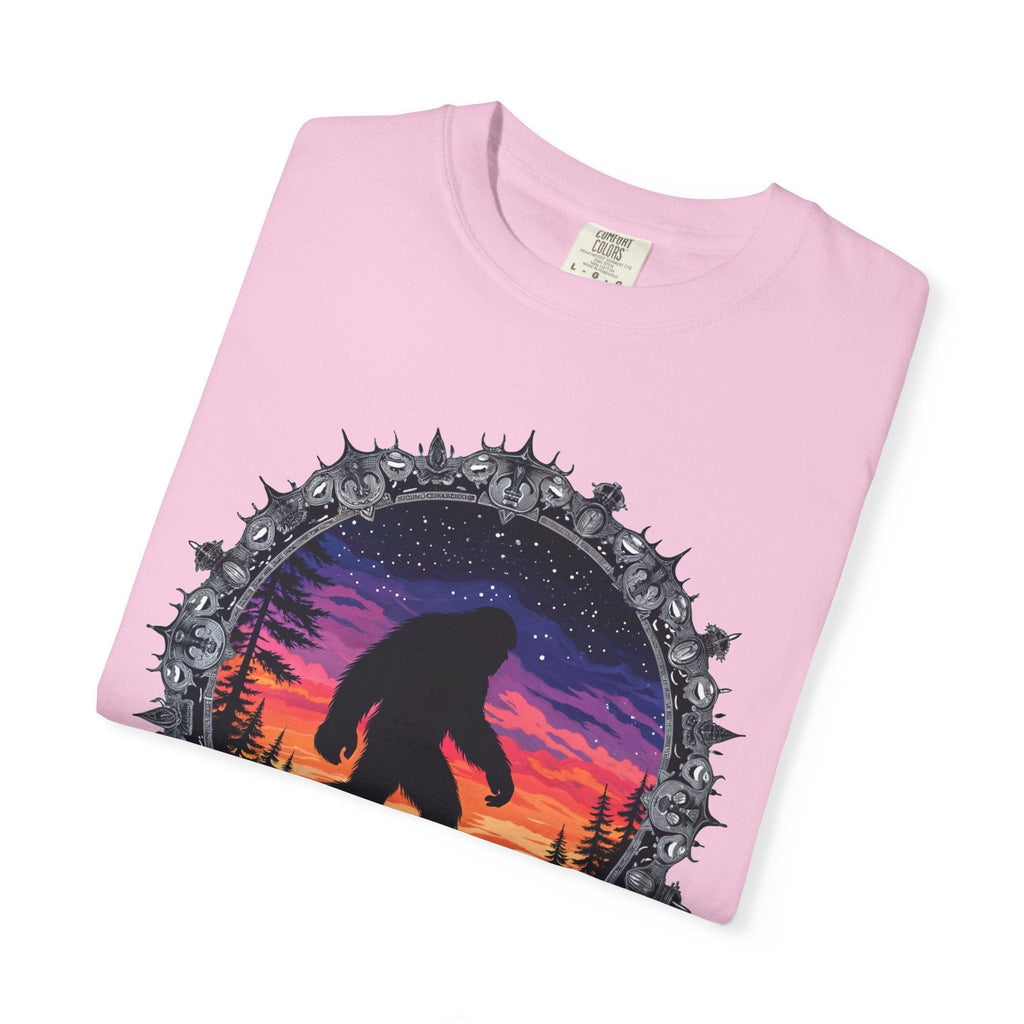 Printify T-Shirt Bigfoot Sunset Unisex T-Shirt, Nature Lover Shirt, Camping Tee, Outdoor Adventure Top, Gift for Him/Her, Unique Graphic Tee