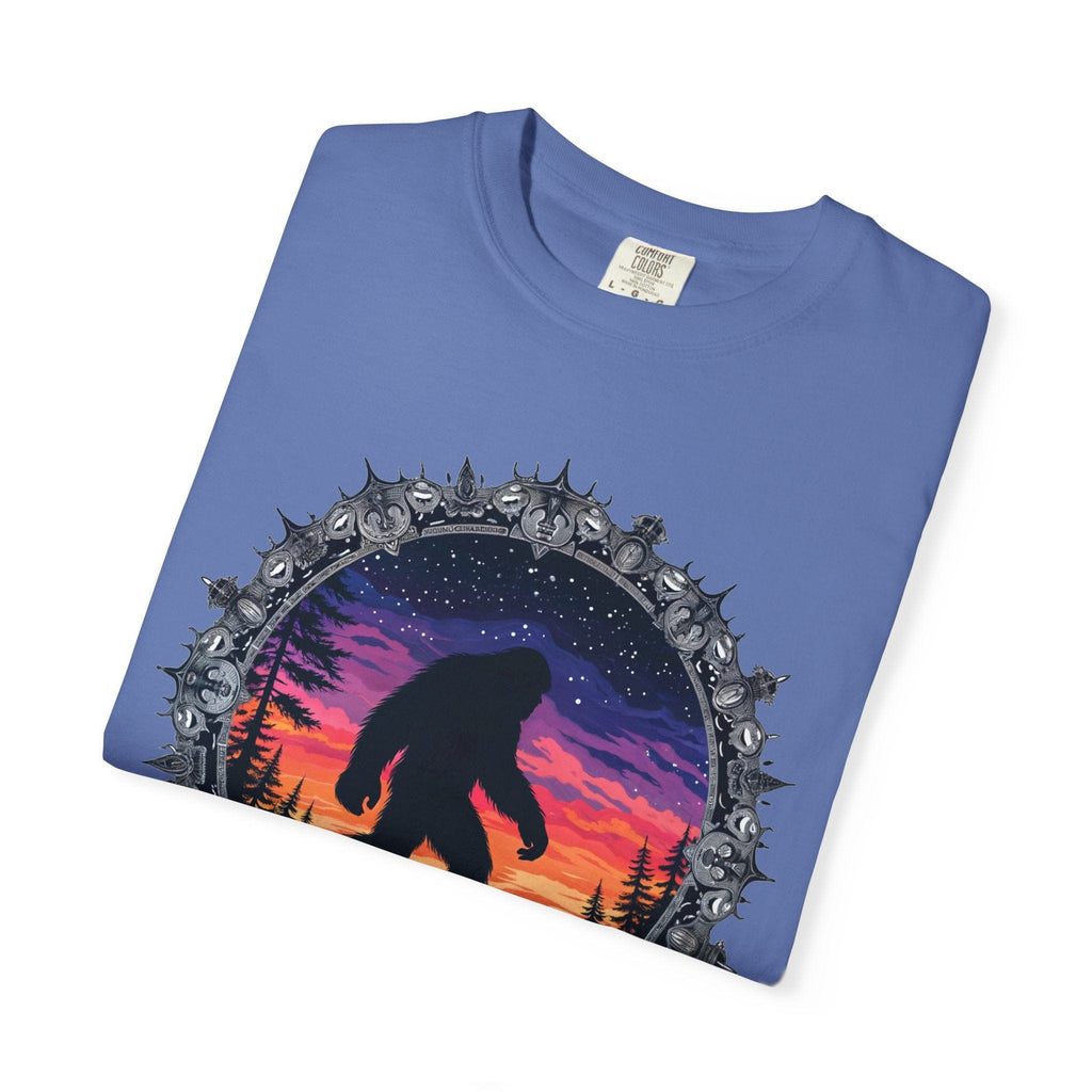 Printify T-Shirt Bigfoot Sunset Unisex T-Shirt, Nature Lover Shirt, Camping Tee, Outdoor Adventure Top, Gift for Him/Her, Unique Graphic Tee